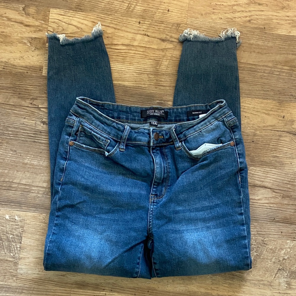 Judy Blue Dark Blue Cropped Frayed Hem Jeans image 2